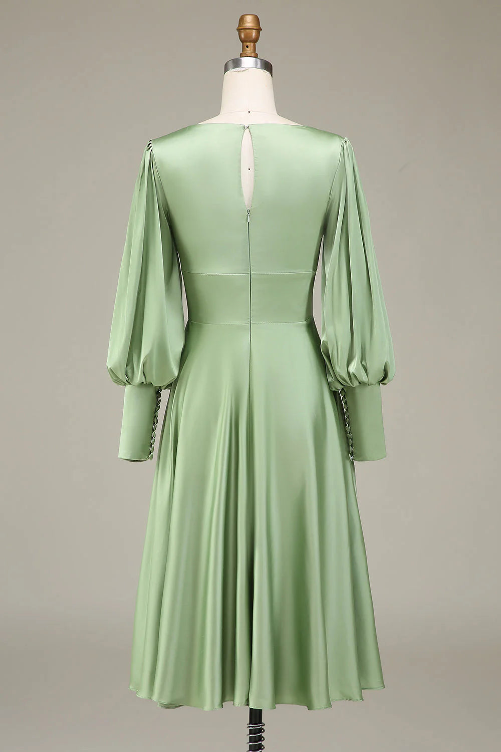 Vestido de dama de honor de satén con escote en V y mangas largas